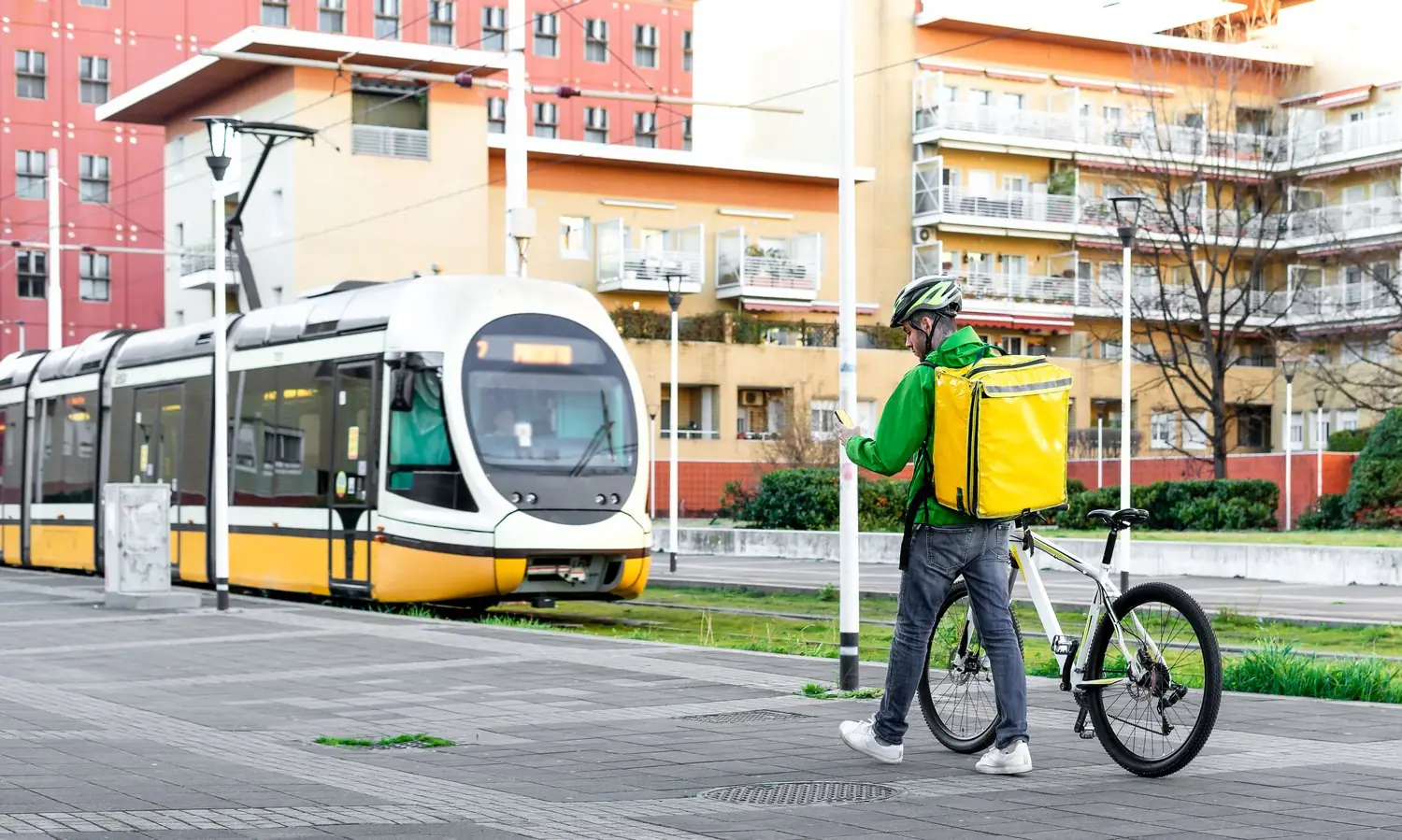 Elektryczne środki transportu: Przewodnik po miejskiej mobilności przyszłości