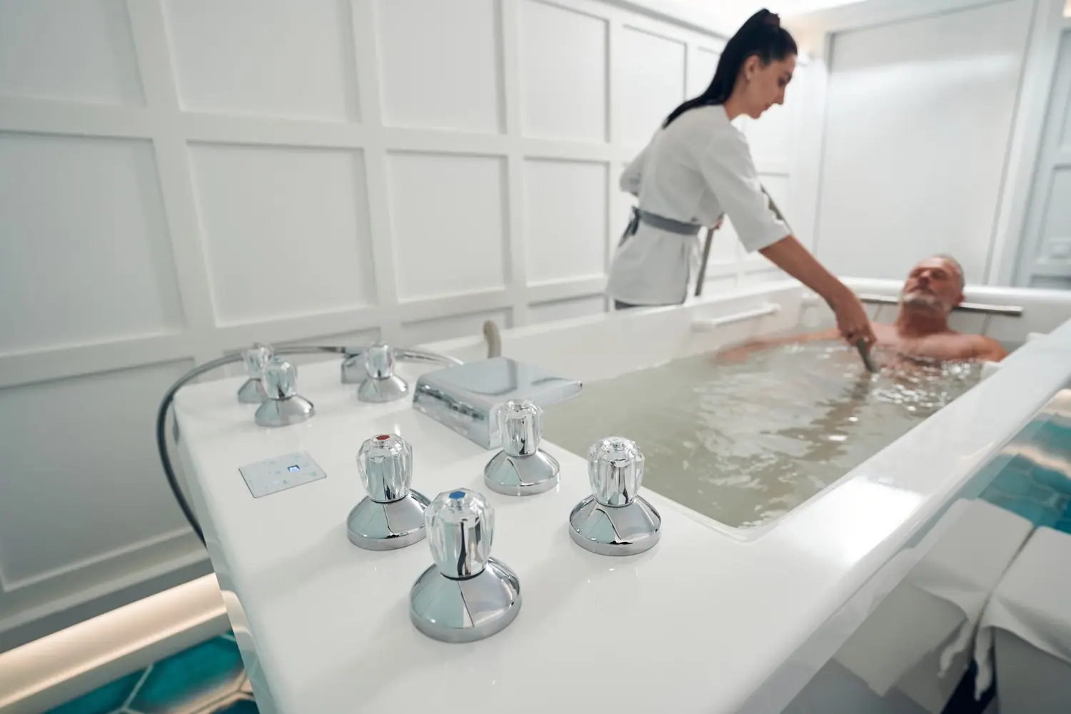 Thalassoterapia: Lecznicze właściwości morza w kurortach świata