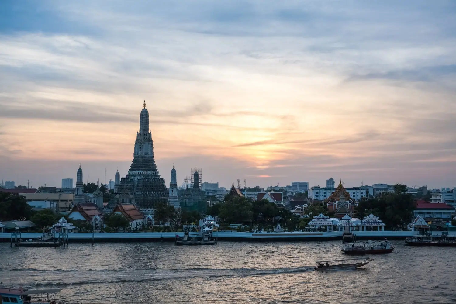 Tradycyjne taxi wodne w Bangkoku: Przewodnik po long-tail boats