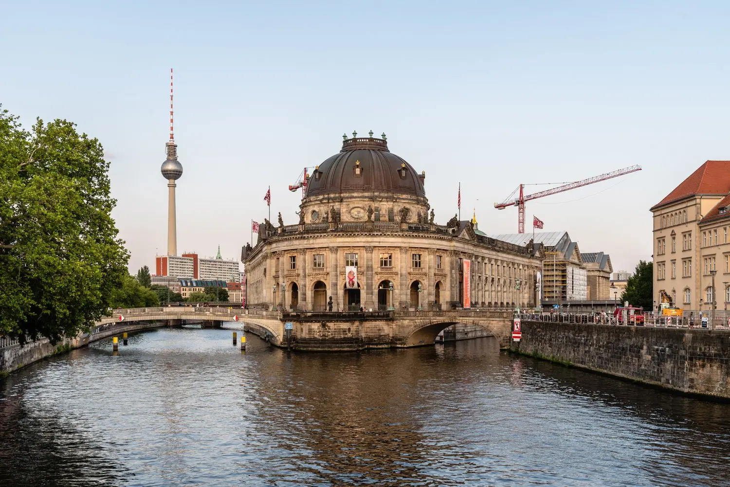 Nieoczywiste atrakcje Berlina: Przewodnik po darmowych miejscach